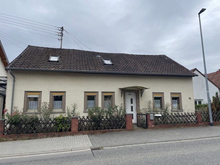 Zentral gelegen – Wohnhaus mit Garten, Garage und Scheune