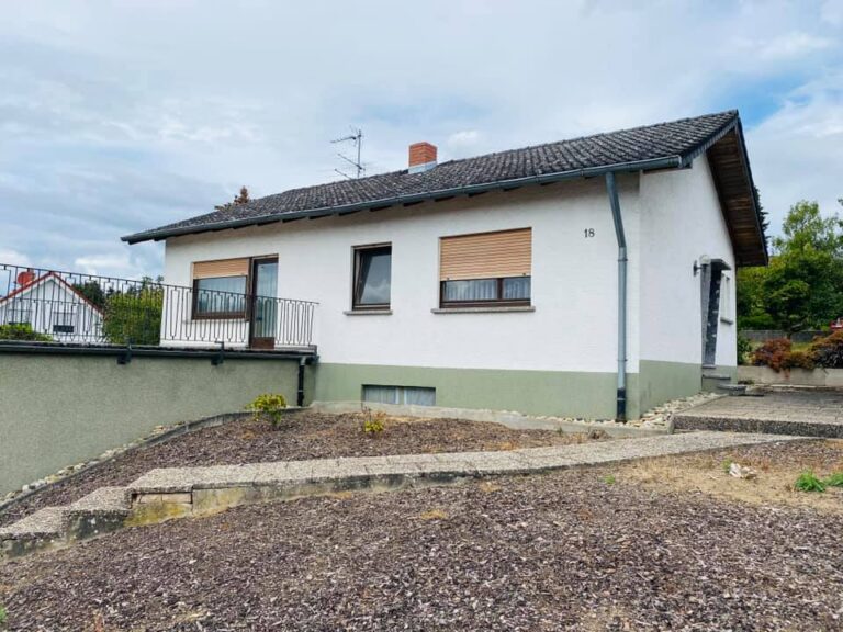 Freistehendes Einfamilienhaus mit großem Garten!