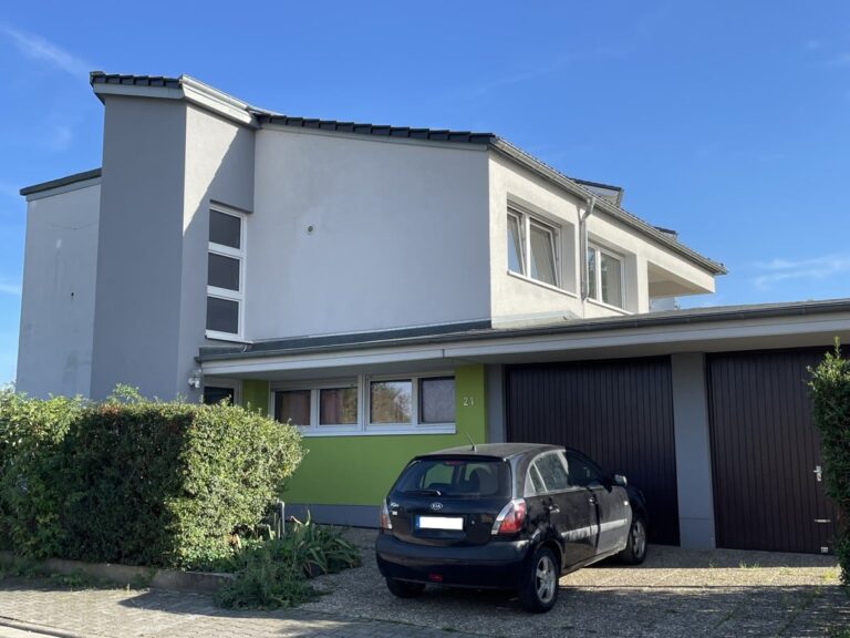 Energetisch modernisiertes Zweifamilienhaus in Randlage