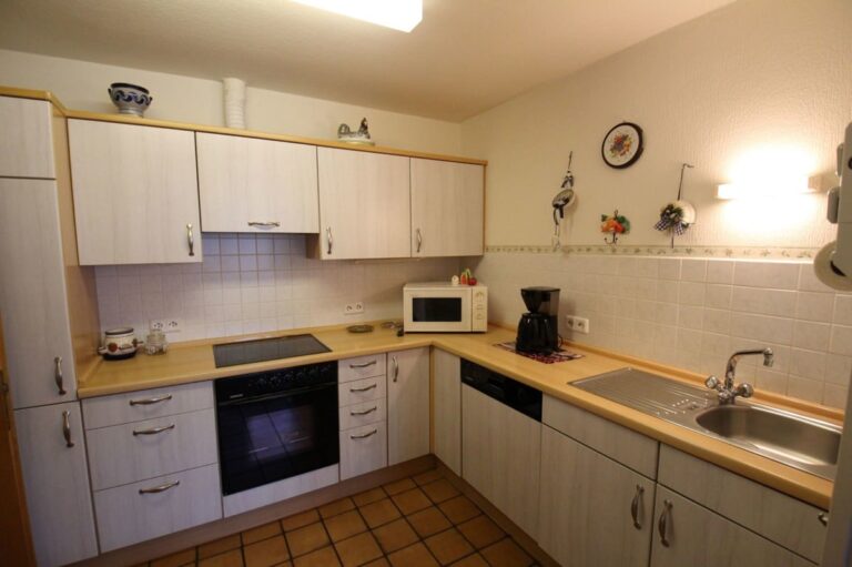 Seltenes Angebot!
Zwei-Zimmer-Wohnung mit großem Garten