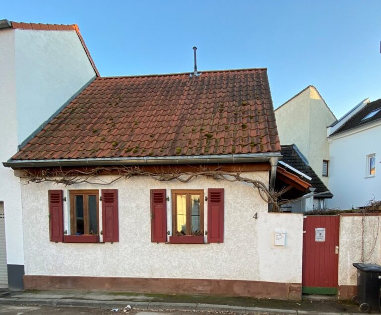 Liebenswertes Wohnhaus mit kleinem Innenhof und Sauna