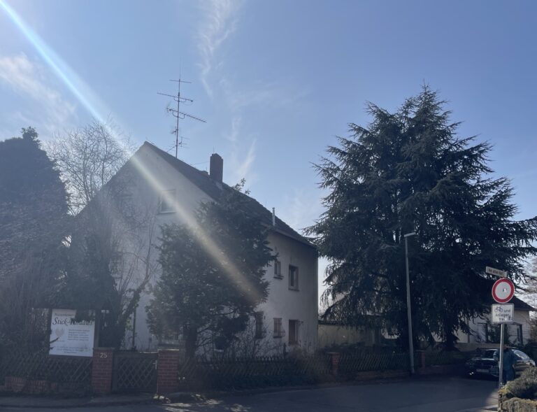 Renovierungsbedürftiges Zweifamilienhaus – Ihre Chance zur Wertsteigerung