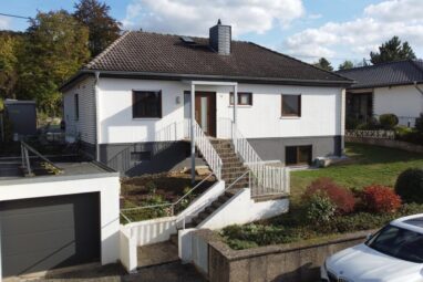 Einziehen und genießen: Top gepflegter Bungalow mit Pool und Garten