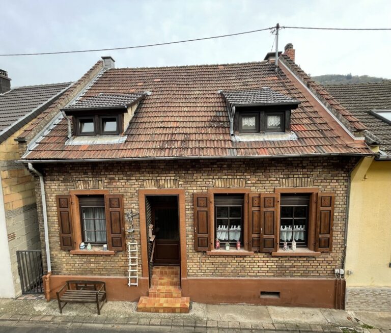 Idyllisches Backsteinhaus mit Garten