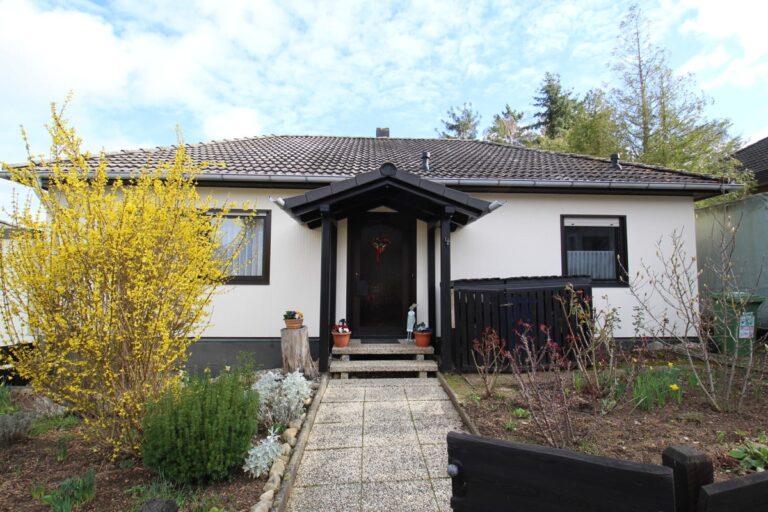 Freistehender Bungalow –
hier werden Gartenfreunde glücklich