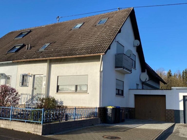 Räume für Ihr Wohlgefühl –
Doppelhaushälfte in ruhiger Lage