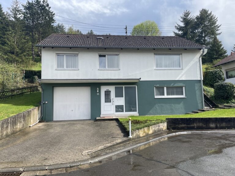 Einfamilienhaus mit großem, naturbelassenen Grundstück